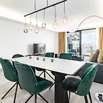 Inf4.5p- Modern 3 Bed Next To Apartamento